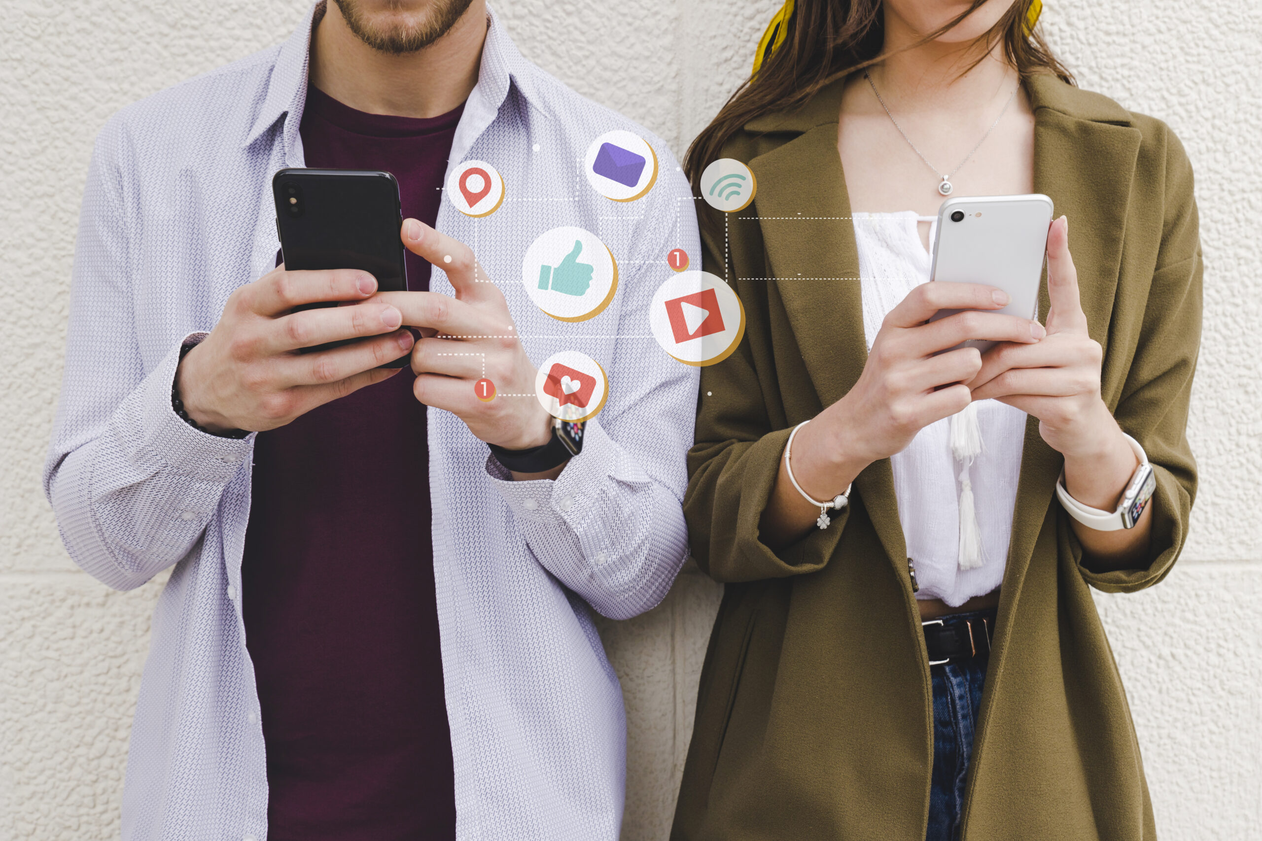 mobile-benachrichtigungsikonen-zwischen-mann-und-frau-unter-verwendung-des-handys <a href="https://de.freepik.com/fotos-kostenlos/mobile-benachrichtigungsikonen-zwischen-mann-und-frau-unter-verwendung-des-handys_2611196.htm">Bild von freepik</a>